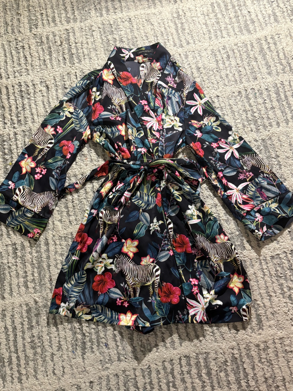 Banana republic black jungle zebra robe tie waist size M